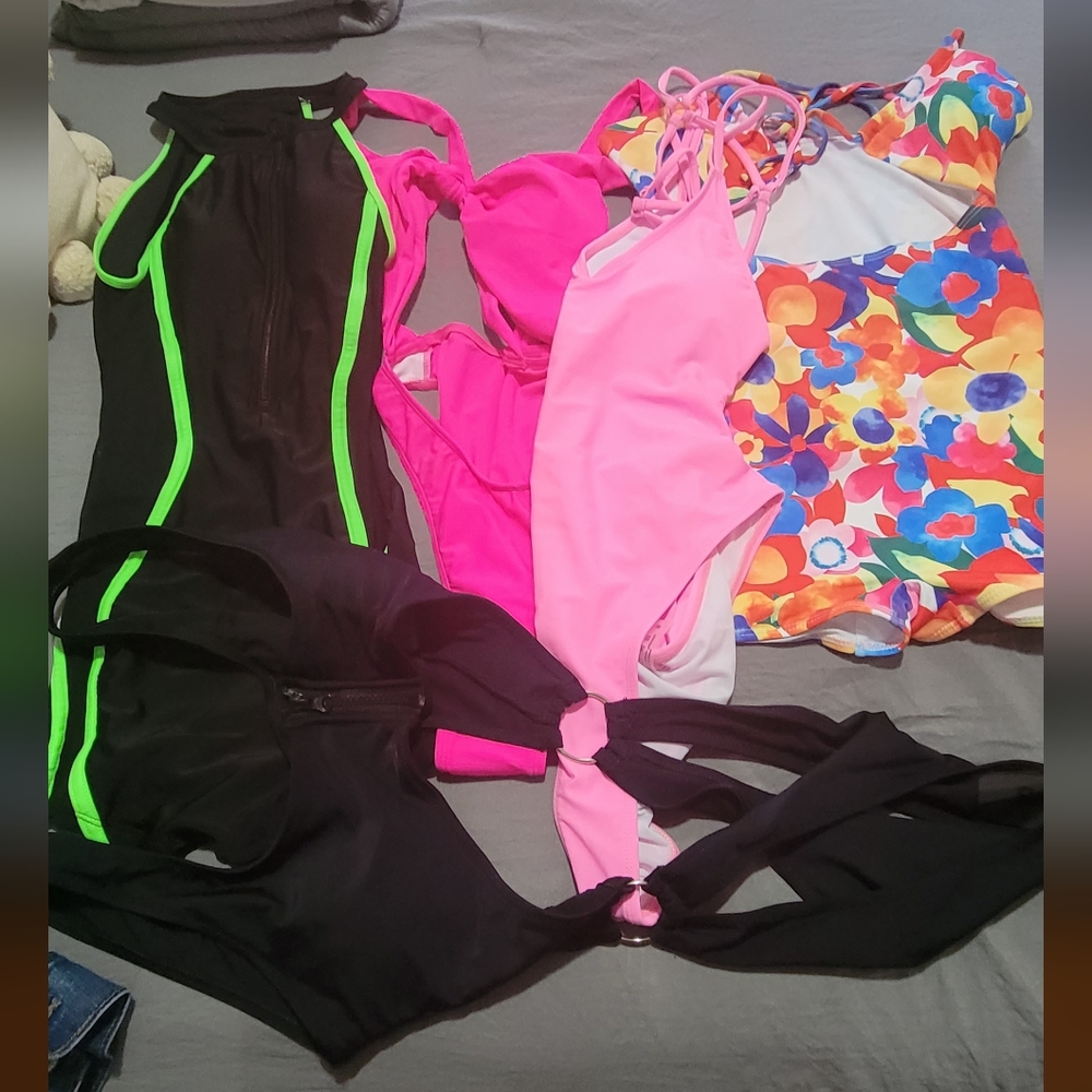 Bundle of 5 Brand new bathing suits/loungewear